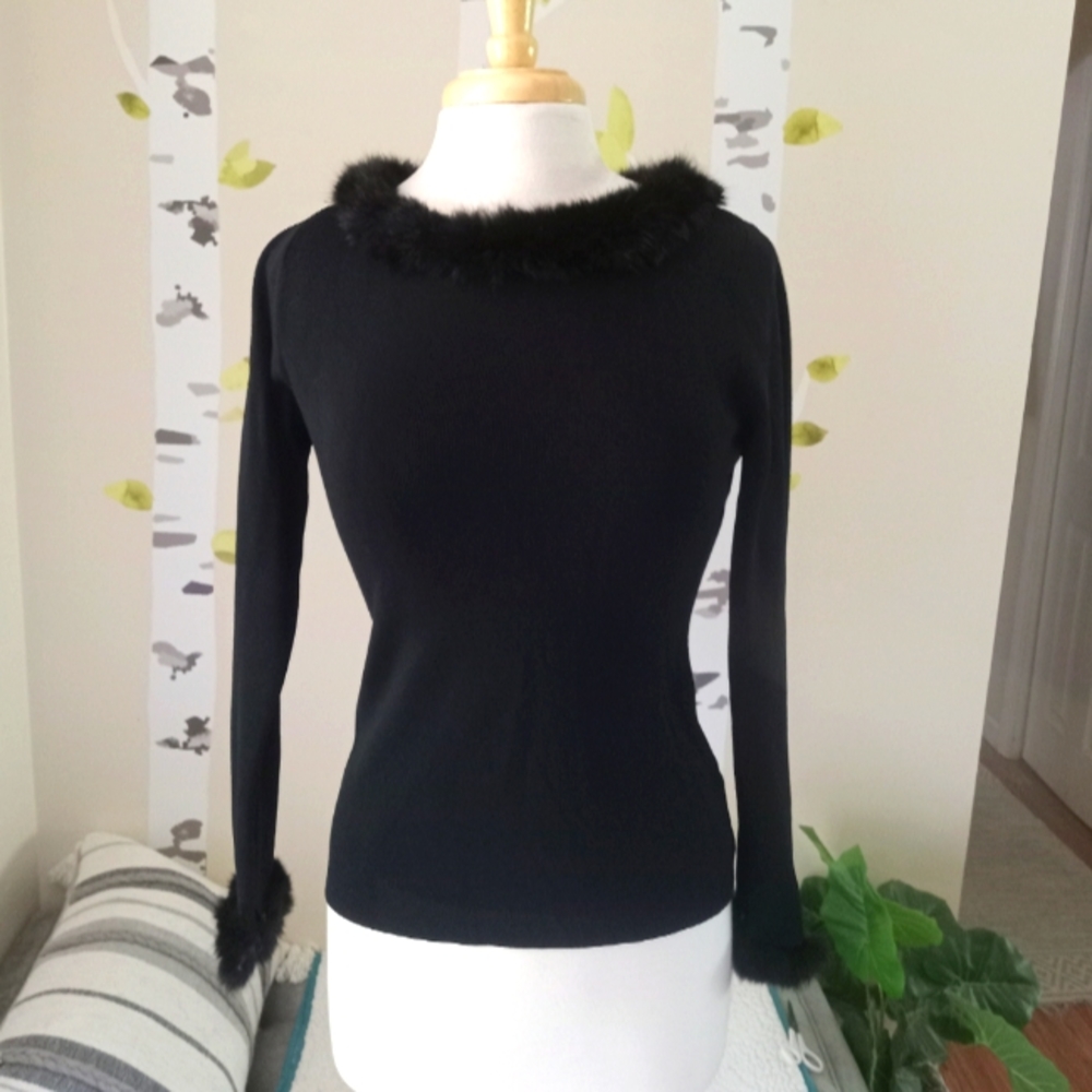 Unique Slimmed Top With Furry Collar & Sleeves